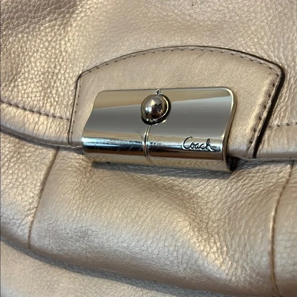 Coach Metallic Tan Shoulder Bag See Slight Callouts In Photos - Picture 3 of 14